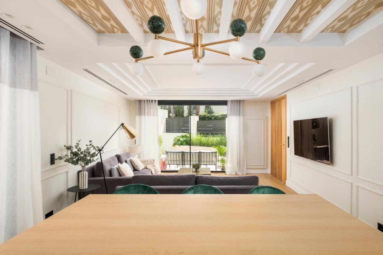 Apartamentos La Zagalilla Málaga Exteriör bild